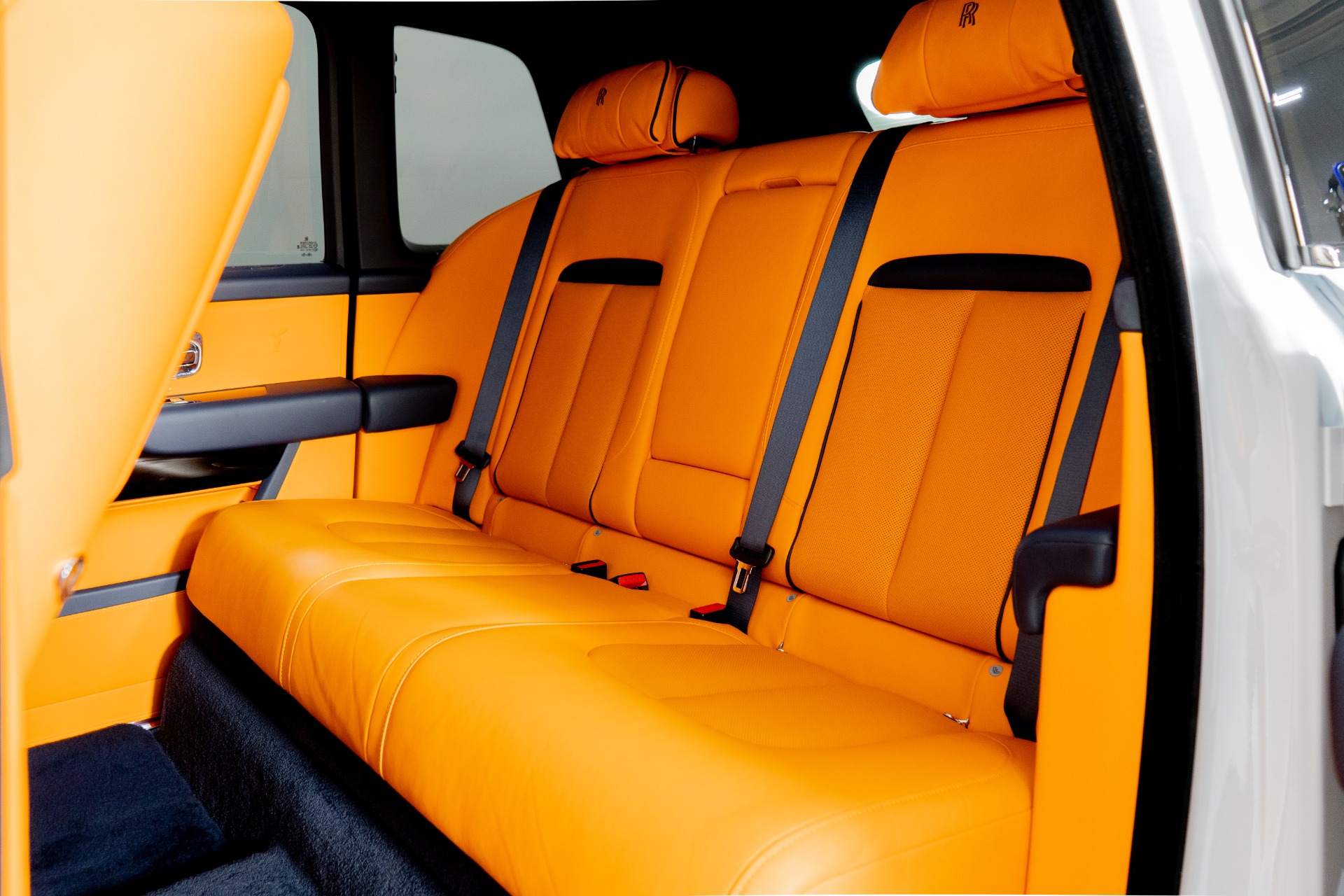 AMR  Rolls Royce Cullinan Intérieur Orange Hermès  Facebook