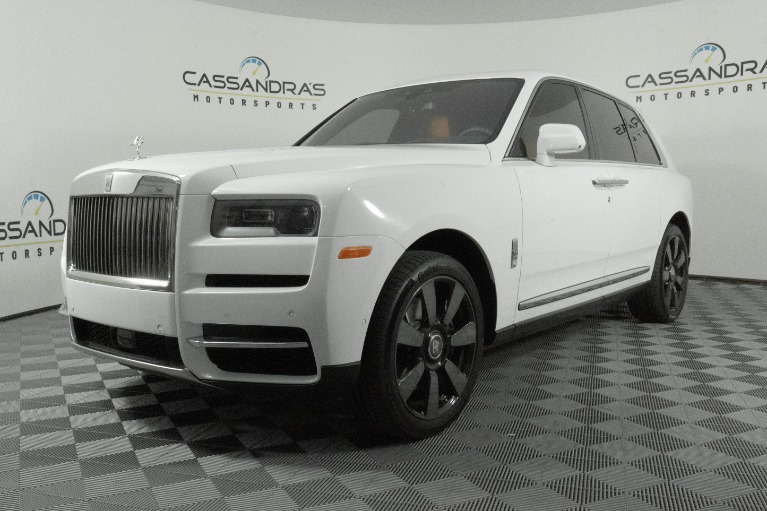 GALLERY RollsRoyce Cullinan Black Badge closeup  paultanorg
